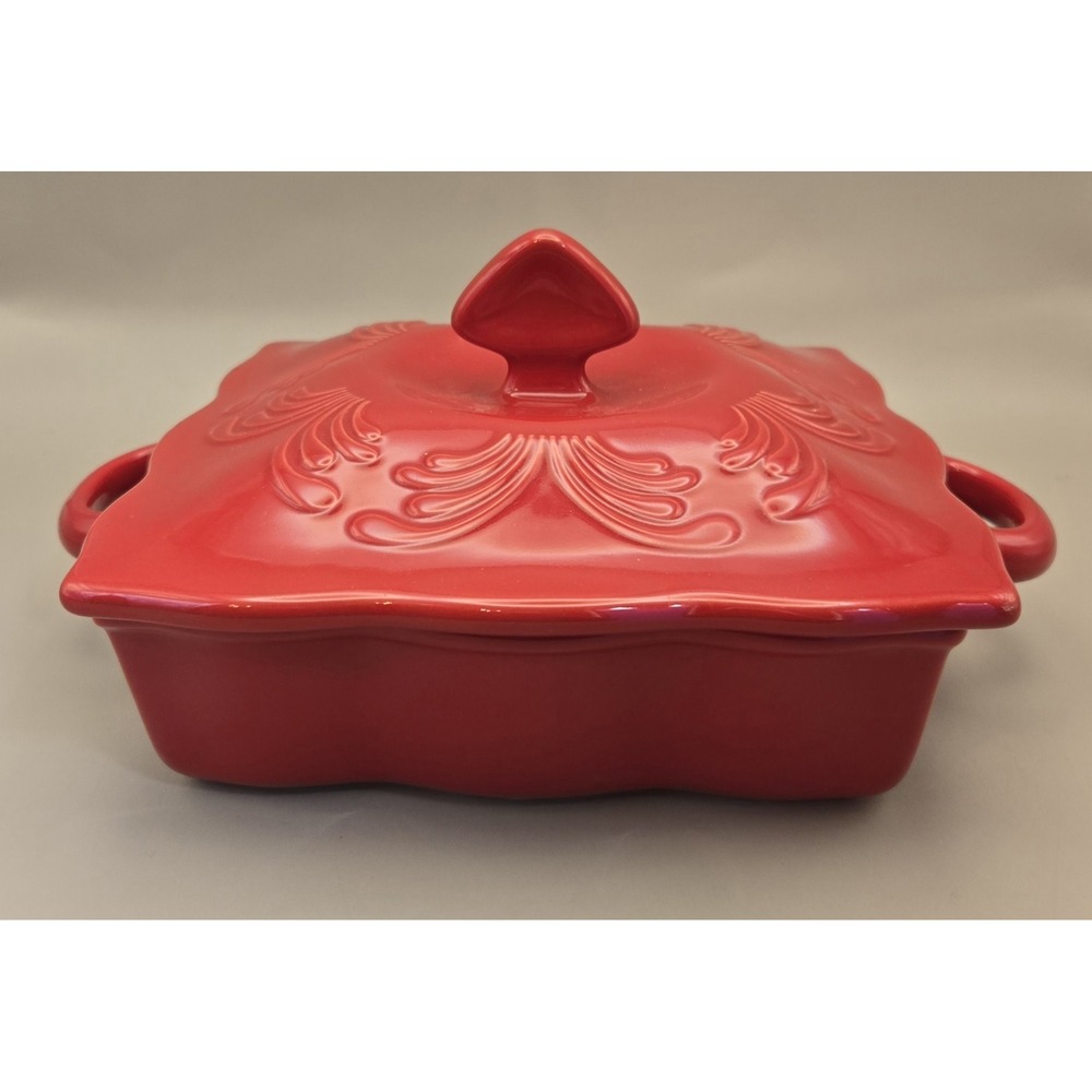 Red Bakeware One Quart ‎ Casserol Dish  Backing Pan With Lid Embossed Lid Detail